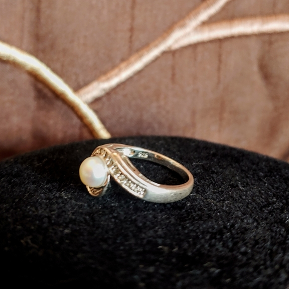 Sterling Silver Diamond and Pearl Ring - Picture 3 of 6